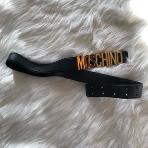 MOSCHINO belt. Black. Size 42.